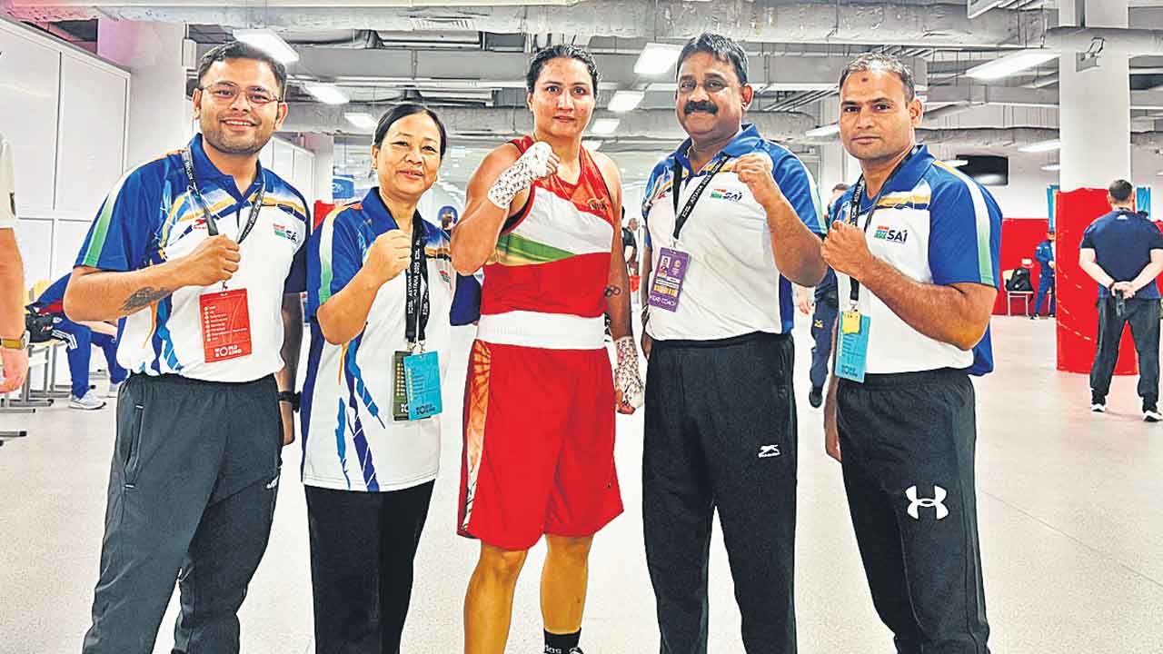 సెమీస్‌లో మీనాక్షి, పూజారాణి