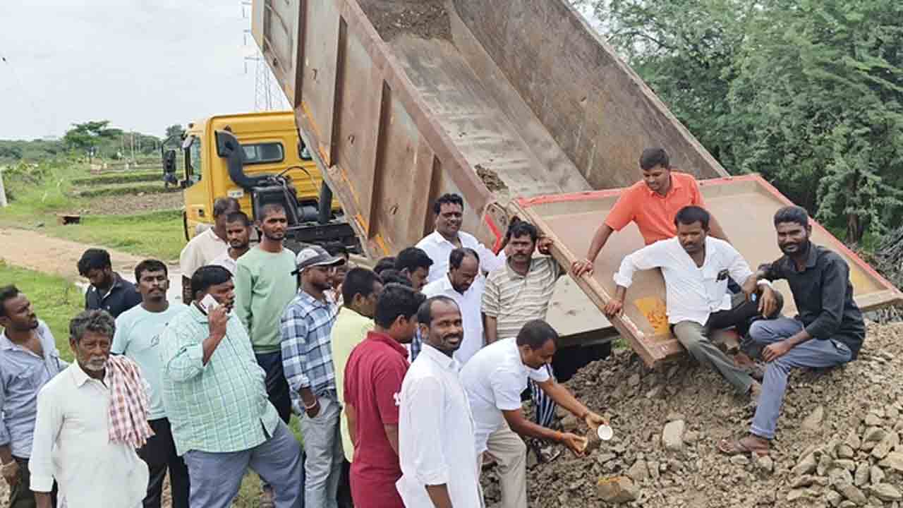 SDF funds | ఎస్‌డీఎఫ్‌ నిధులతో బ్రిడ్జి నిర్మాణ పనులు ప్రారంభం