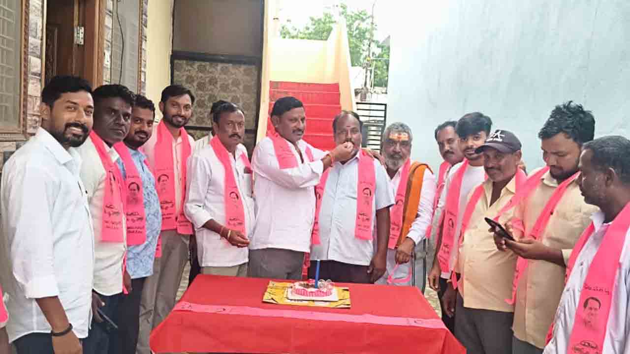 KTR’s birthday | కుబీర్‌లో ఘనంగా కేటీఆర్‌ జన్మదిన వేడుకలు