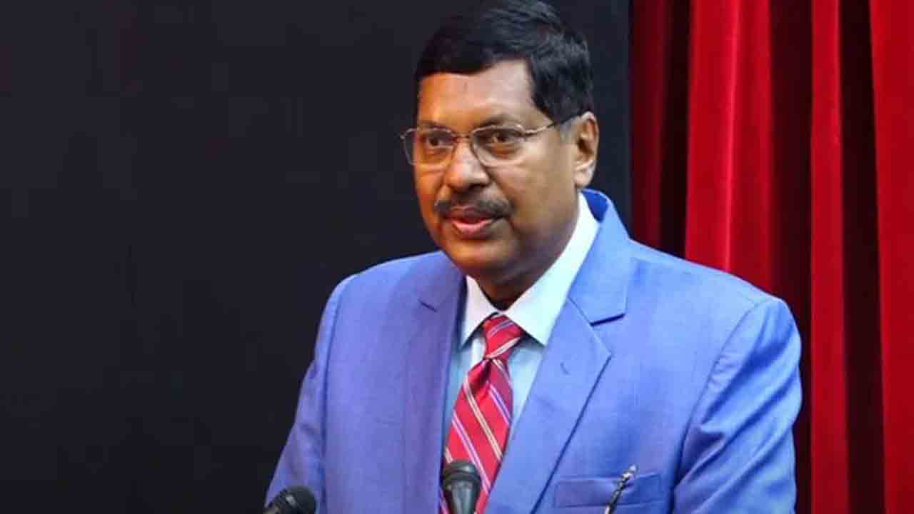 Alimony Case | రూ.18కోట్ల భరణం కావాలన్న భార్య.. మందలించిన సీజేఐ జస్టిస్‌ గవాయ్‌..!