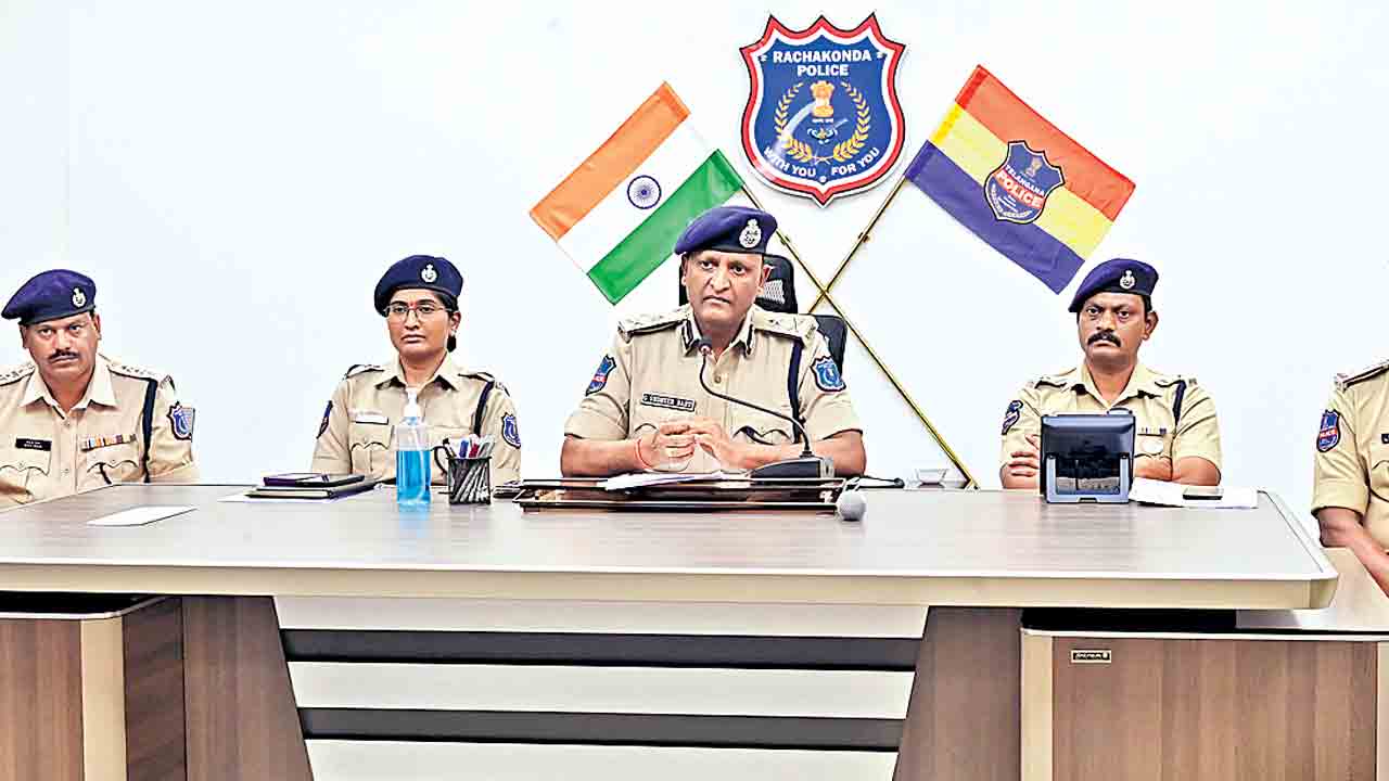 ఆలయాల్లో చోరీ.. ముగ్గురి అరెస్ట్‌