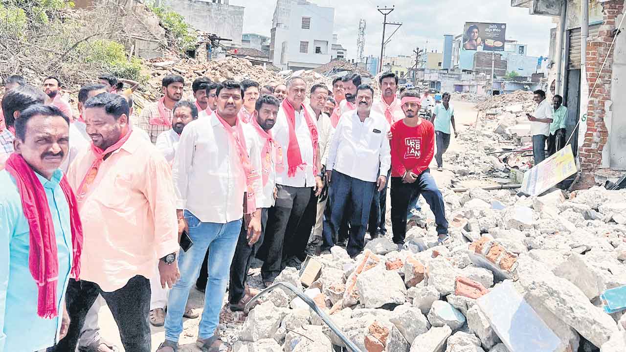 వేములవాడలో కక్షసాధింపు పాలన