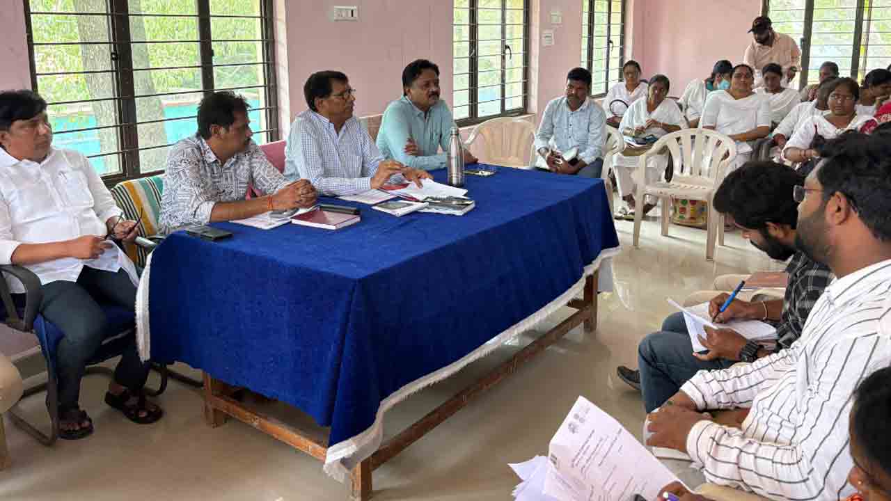 ఆర్థిక ప్రగతిపై ప్రశ్నావళిని నమోదు చేయండి : డీపీవో వెంకటేశ్వర్ రావు