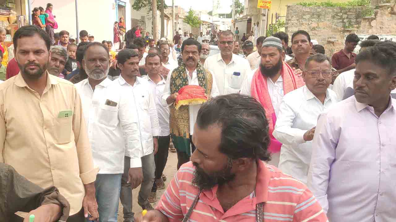 Chittem Rammohan Reddy | హసన్, హుస్సేన్ పీర్లను దర్శించుకున్న మాజీ ఎమ్మెల్యే చిట్టెం రామ్మోహన్ రెడ్డి