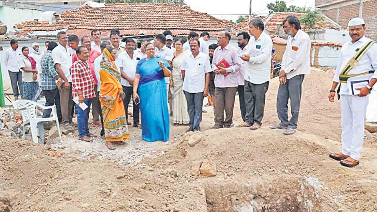 విధుల్లో నిర్లక్ష్యం వహిస్తే ఉద్యోగులను ఉపేక్షించం