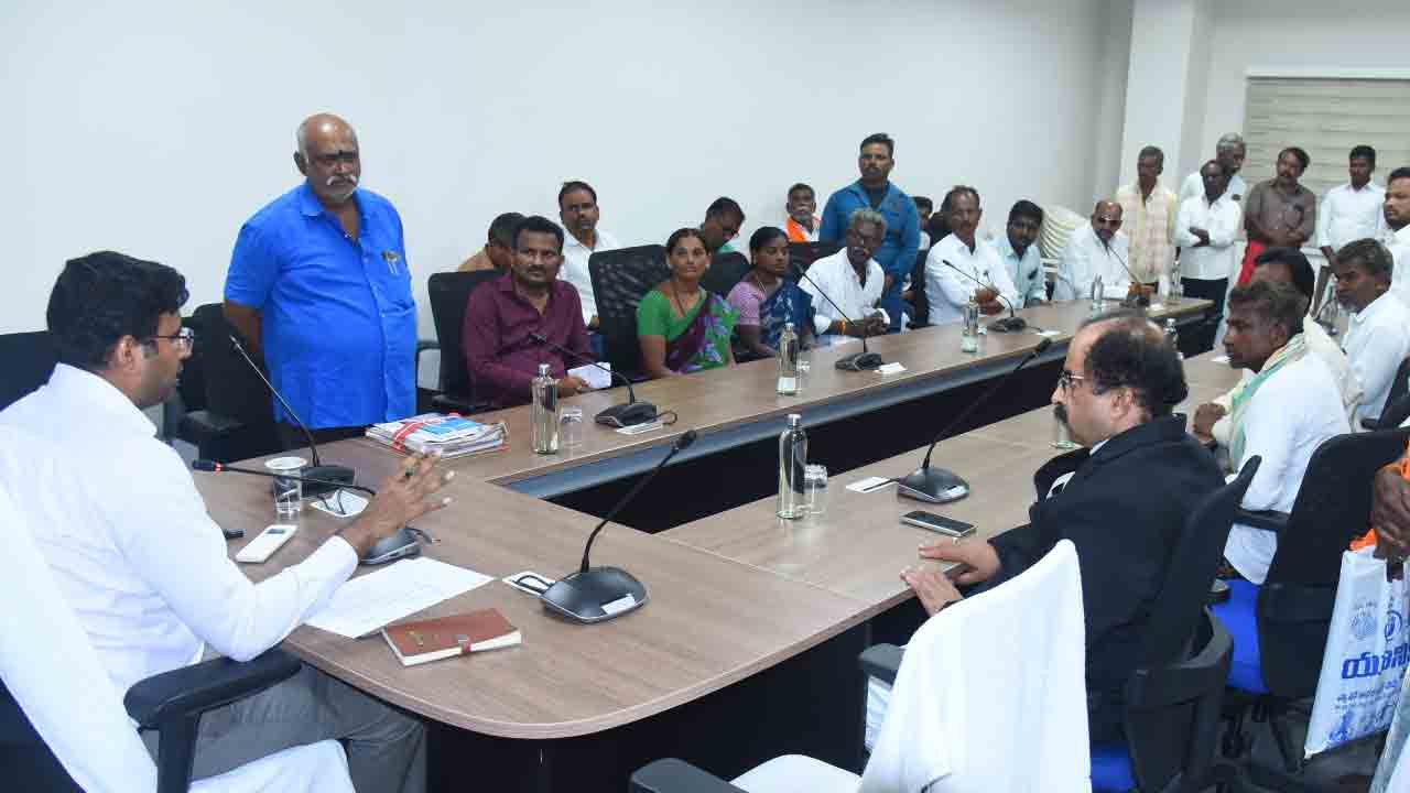 Collector Santosh | భారతమాల రహదారిలో భూములు కోల్పోయిన రైతులకు న్యాయపరంగా పరిహారం: కలెక్టర్ సంతోష్