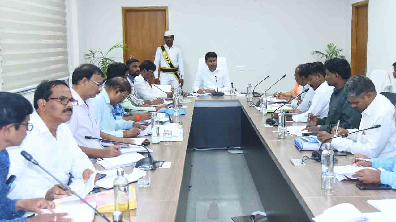 Collector Santosh |  ప్రభుత్వ పాఠశాలల్లో విద్యార్థుల సంఖ్య పెంచాలి : కలెక్టర్ సంతోష్