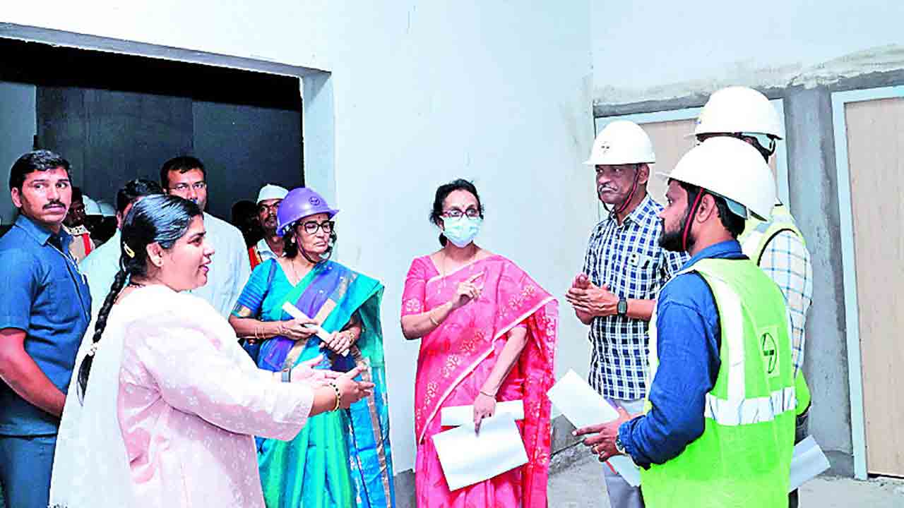 గడువులోగా పనులు పూర్తిచేయండి