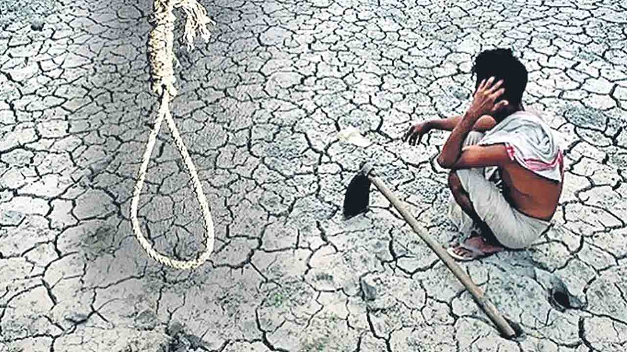 కర్ణాటకలో రైతన్నల మృత్యుఘోష.. 16 నెలల్లో 981 మంది ఆత్మహత్య