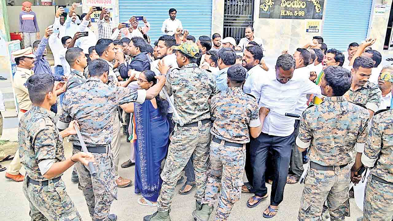 ప్రశాంత్‌రెడ్డి ఇంటిపై కాంగ్రెస్‌ దాడి