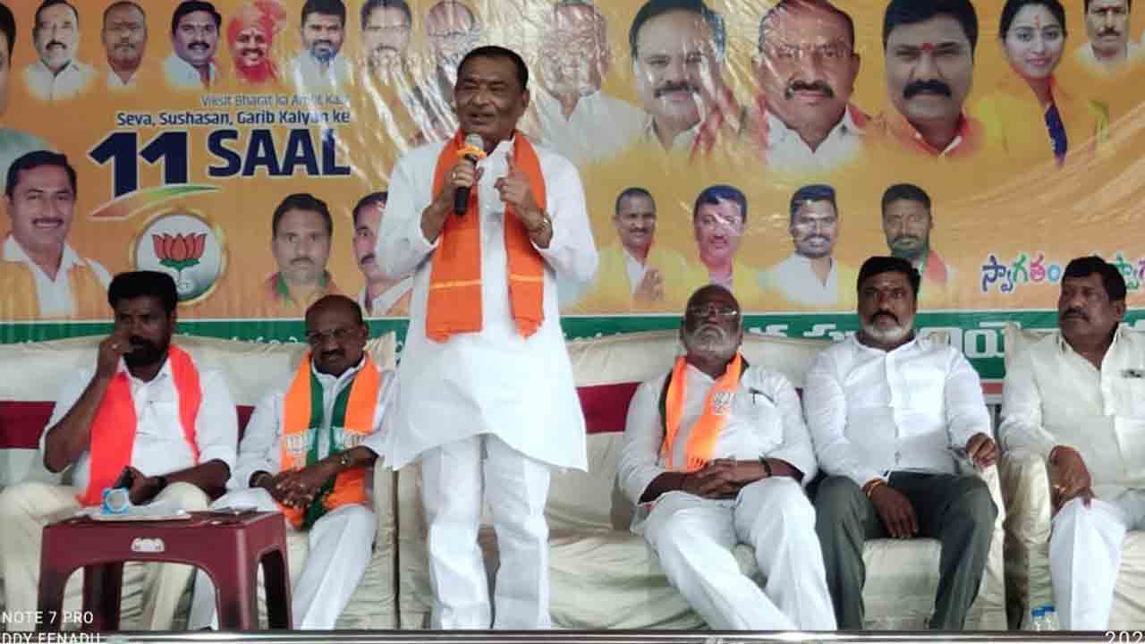 Congress party | కాంగ్రెస్ కేవలం రాజకీయాల కోసం మాత్రమే పనిచేస్తుంది : గుజ్జుల రామకృష్ణారెడ్డి