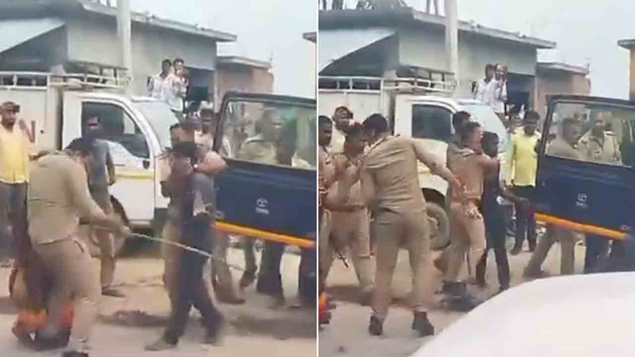 Cop Beats Up Farmer | ఎరువుల కోసం రైతు డిమాండ్‌.. కర్రలతో కొట్టిన పోలీసులు,   అతడి తల్లిపైనా దాడి