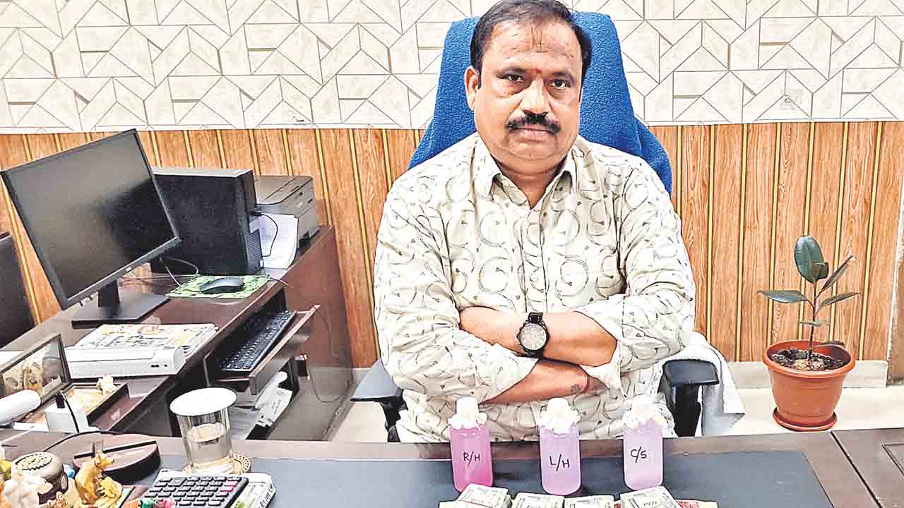 5 లక్షలు ఇస్తే వదిలేస్తం