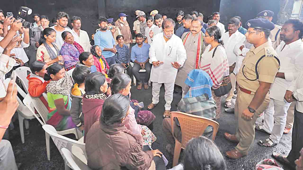 కార్మికుల జాడేదీ..?