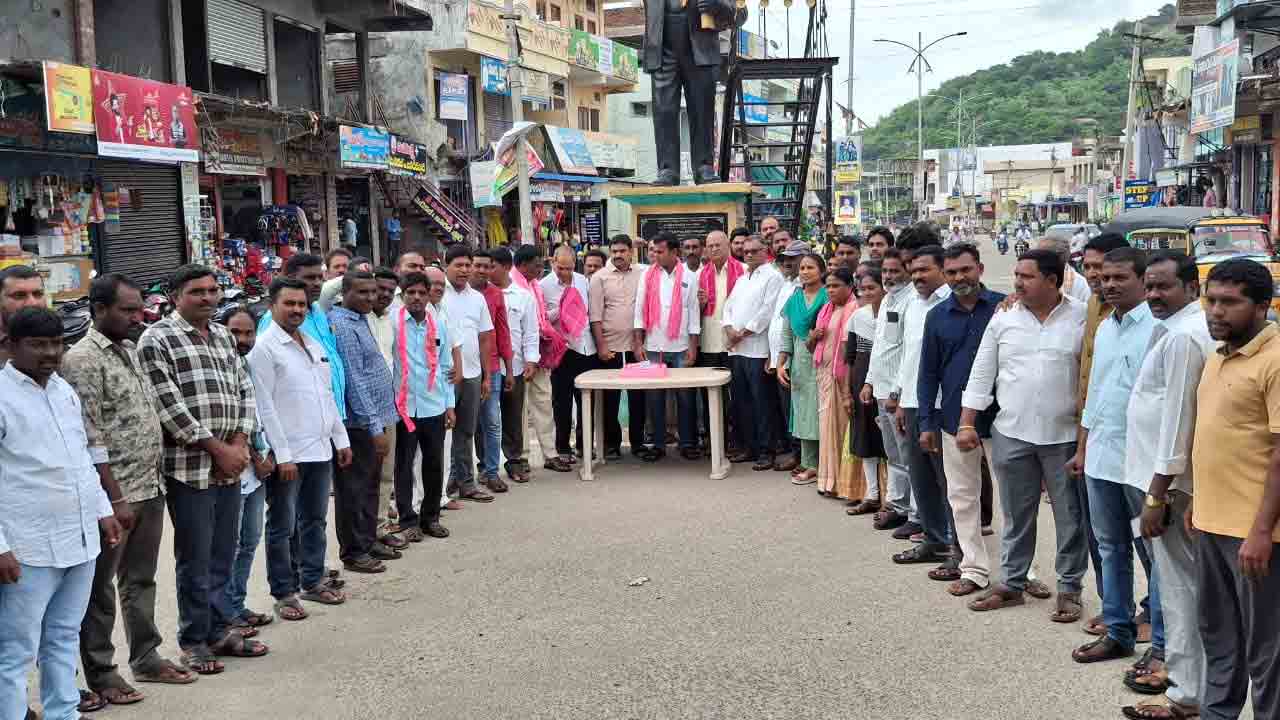 Dharmaram | ధర్మారంలో ఘనంగా బీఆర్ఎస్ వర్కింగ్ ప్రెసిడెంట్ జన్మదిన వేడుకలు