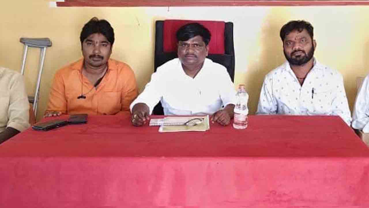 Disabled people | వికలాంగుల రూ.6 వేల పెన్షన్‌ హామీ ఏమైంది..? వికలాంగుల పోరాట సమితి అధ్యక్షుడు జంగయ్య