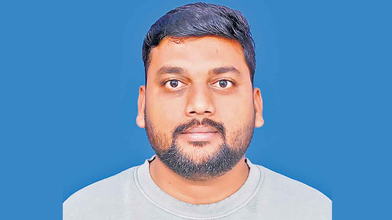 కొమురయ్యను మరిచి రోశయ్య విగ్రహమా?.. వారసుడు చంద్రం ఆగ్రహం