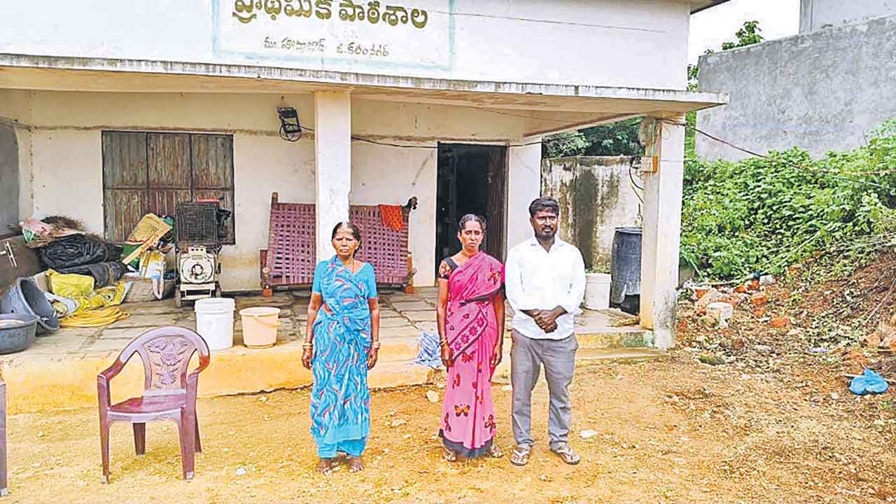 10 లక్షల బిల్లులు రాక రోడ్డున పడ్డ మాజీ సర్పంచ్‌ కుటుంబం!