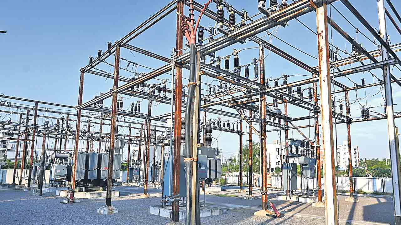 సబ్‌స్టేషన్లకు స్థలం కరువు.. 88 సబ్‌స్టేషన్ల నిర్మాణానికి సిద్ధమైన డిస్కం