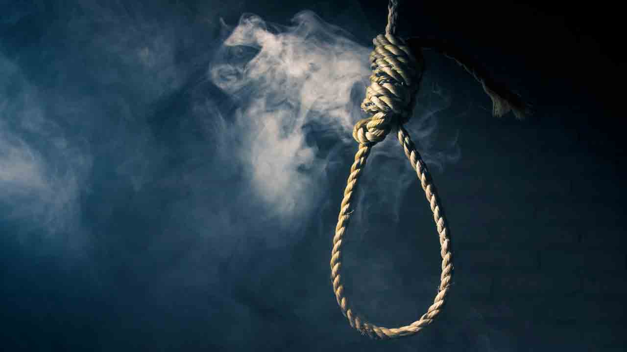 Execution | హత్యాచారం కేసులో దోషిగా తేలిన వ్యక్తికి ఇరాన్లో బహిరంగ ఉరిశిక్ష అమలు..!