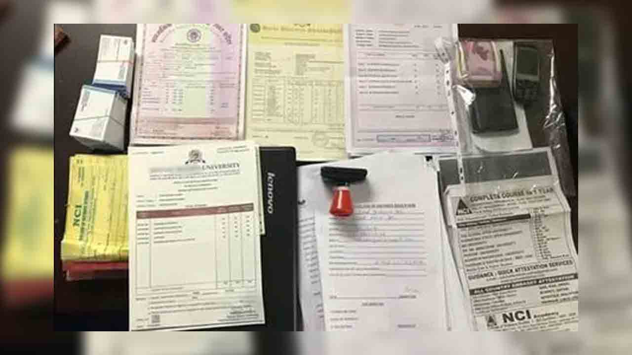 Fake certificates Gang | నకిలీ సర్టిఫికెట్ ముఠాను అరెస్ట్ చేసిన శంషాబాద్ పోలీసులు