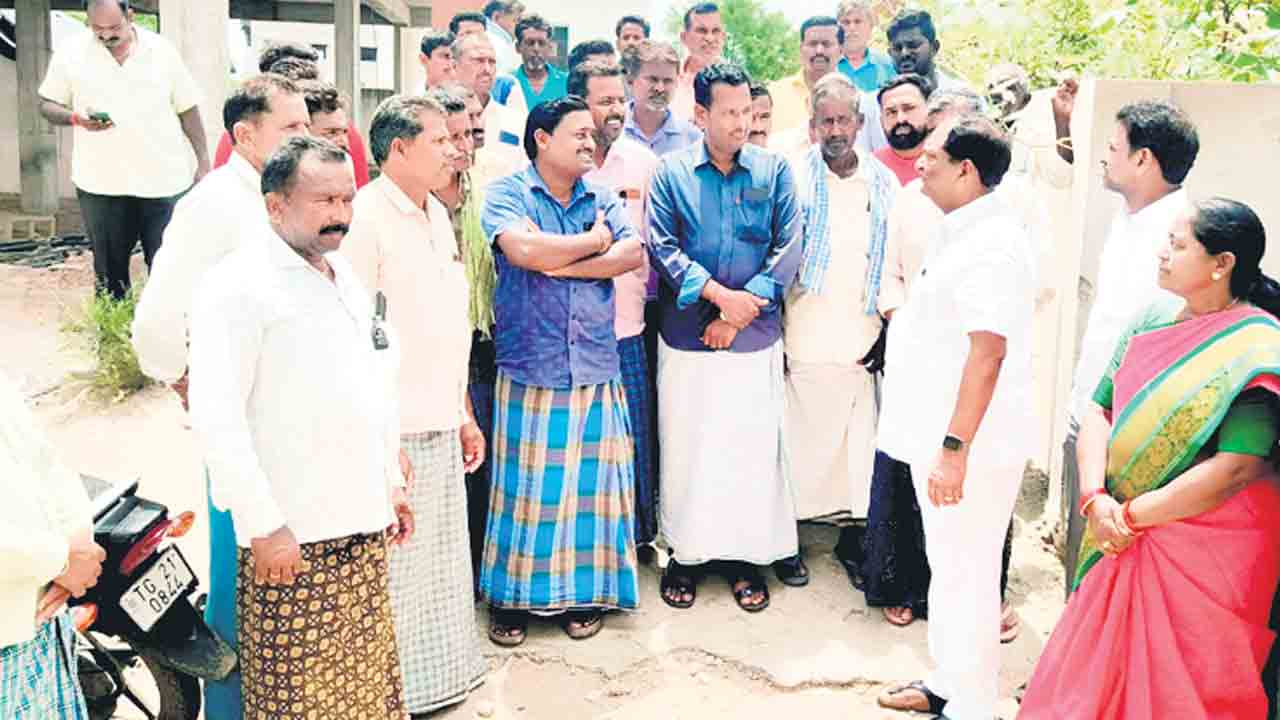 నాలుగు నెలలైనా పట్టించుకోరా..?