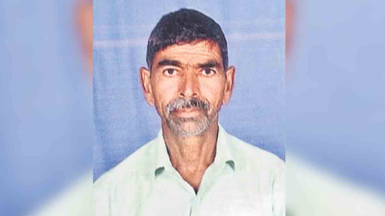 అప్పుల బాధతో రైతు ఆత్మహత్య