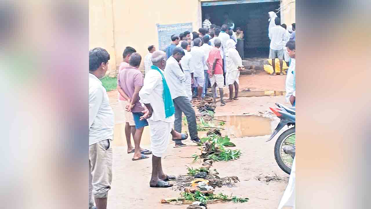 యూరియా.. ఏదయా ?