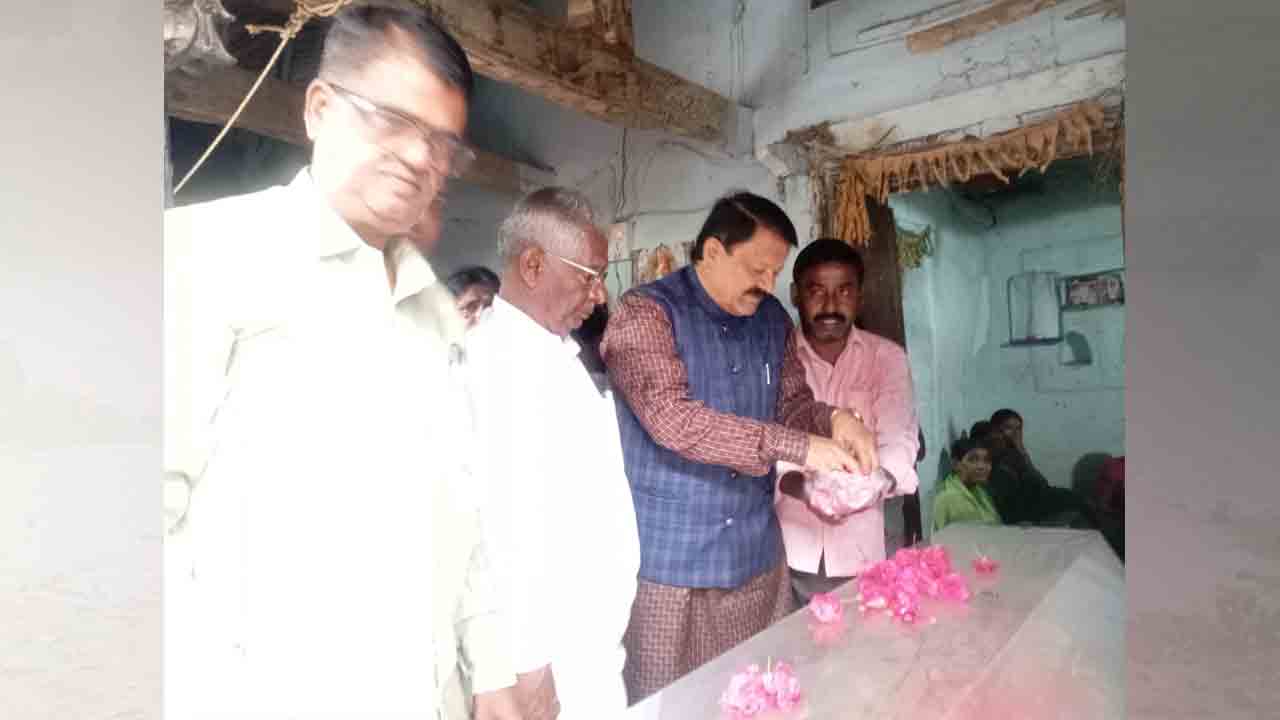 Farooq Hussain | చిన్న వయసులో సత్తిరెడ్డి మృతి బాధాకరం : మాజీ ఎమ్మెల్సీ ఫారుక్ హుస్సేన్