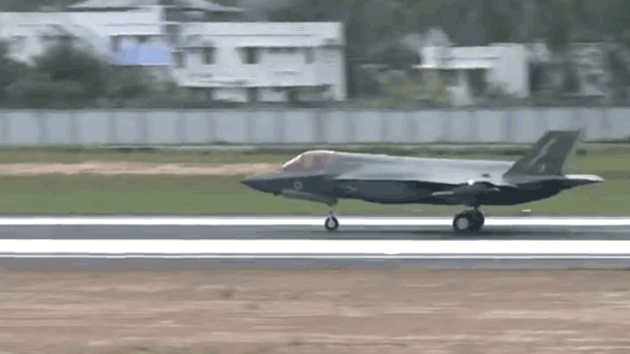 F-35 Fighter Jet | ఎట్టకేలకు కేరళను వీడిన బ్రిటన్ ఫైటర్ జెట్