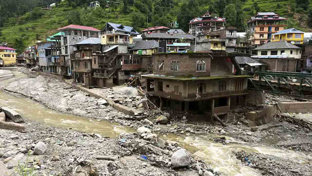 Himachal Pradesh | 23 ఆకస్మిక వరదలు, 19 క్లౌడ్‌ బరస్ట్‌లు.. కుండపోత వర్షాలకు హిమాచల్‌ అతలాకుతలం