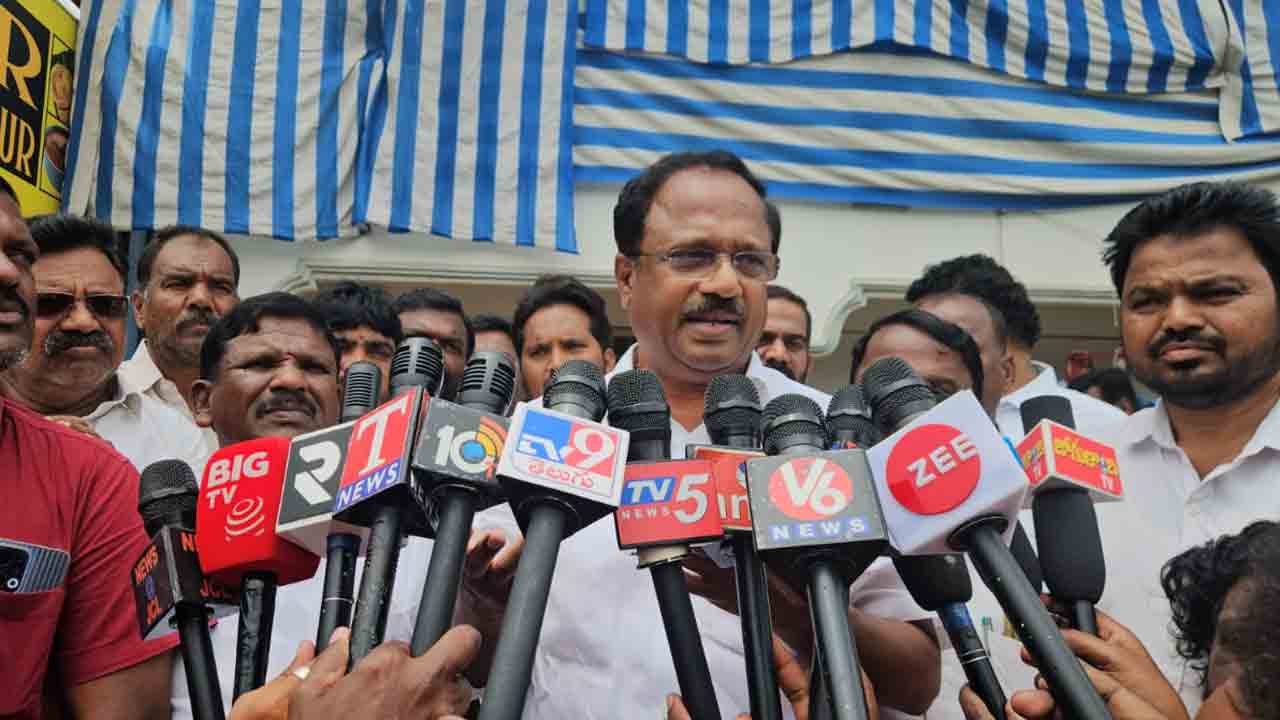 అభివృద్ధి చేతగాక ప్రజలను మభ్యపెట్టొదు