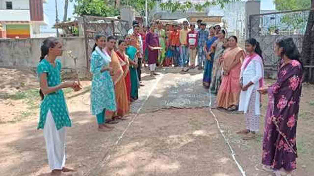 Freshers Day | వెల్దండ బాలికల పాఠశాలలో ఫ్రెషర్స్ డే వేడుకలు