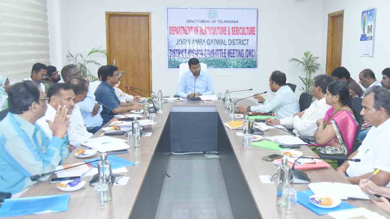 Collector Santhosh | ఉద్యాన పంటల సాగు వైపు  ప్రోత్సహించి రైతుల ఆదాయం పెరిగేలా చేయాలి : కలెక్టర్ బీఎం సంతోష్