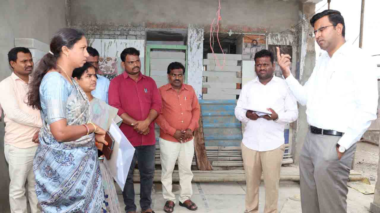 Suspensions |  సమస్యలపై విద్యార్థులు రోడ్డెక్కిన ఘటనలో వార్డెన్‌, సూపర్‌వైజర్‌ సస్పెన్షన్‌