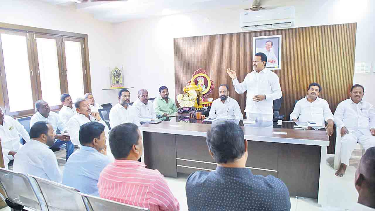 స్థానిక ఎన్నికలకు సిద్ధం కావాలి