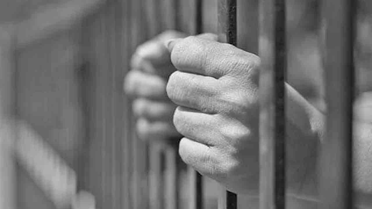 మైనర్ బాలికపై అత్యాచారం.. నిందితుడికి 20 సంవత్సరాలు జైలు శిక్ష