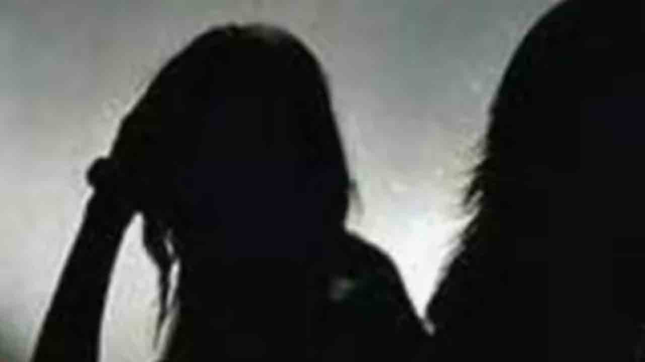 వేర్వేరు ఘటనల్లో ఇద్దరు యువతులు మిస్సింగ్.. కేసులు నమోదు