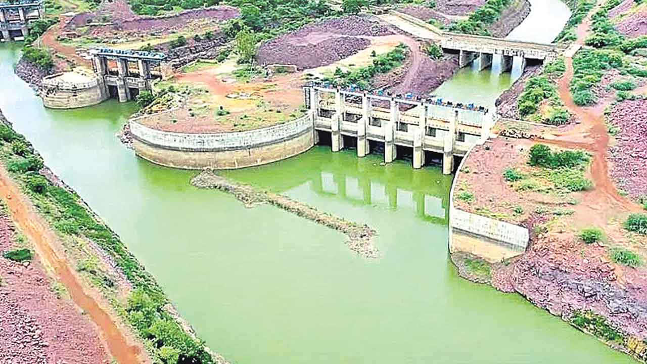 బనకచర్ల ప్రాజెక్టుపై బుసబుస.. రేవంత్‌పై అసలు కాంగ్రెస్‌ నేతలు కుతకుత