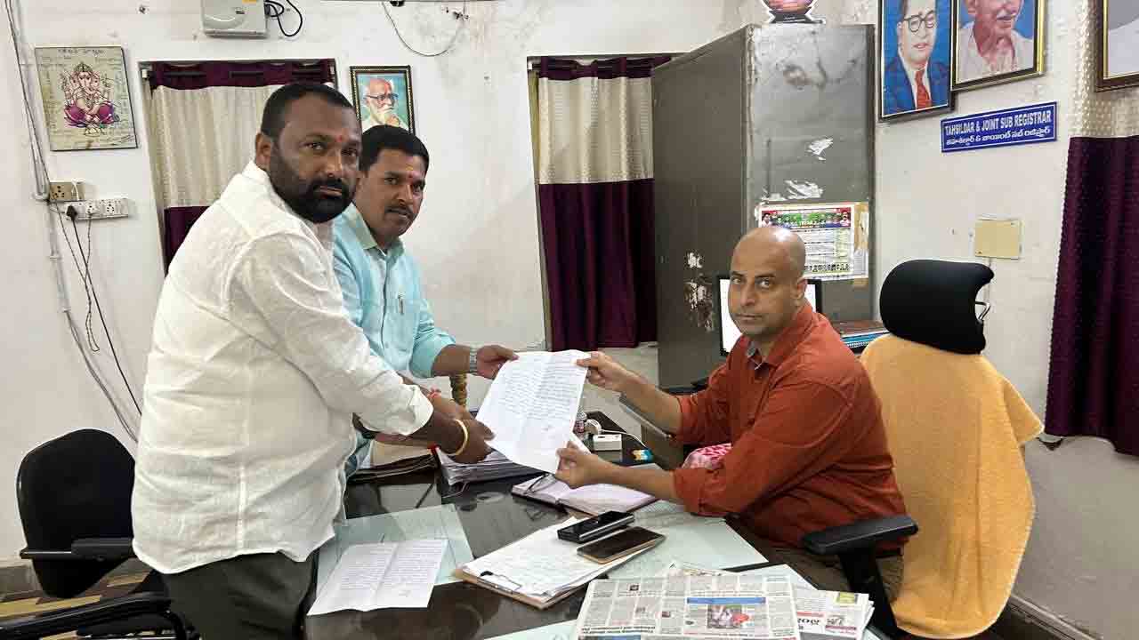 Govt lands | కబ్జాదారుల నుంచి ప్రభుత్వ భూములను కాపాడాలి : మాజీ కౌన్సిలర్ శంకర్ నాయక్