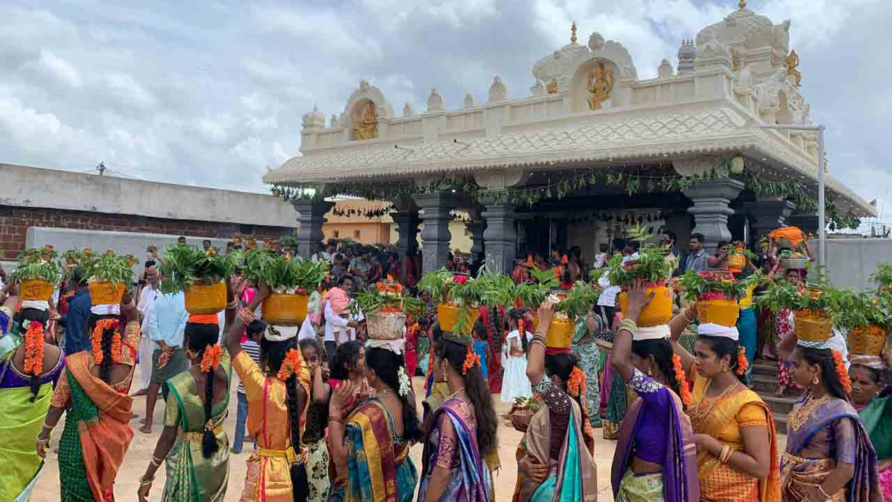 Grama Devathalu | మద్రి, సజ్జాపూర్‌ గ్రామాల్లో గ్రామ దేవతలకు బోనాలు