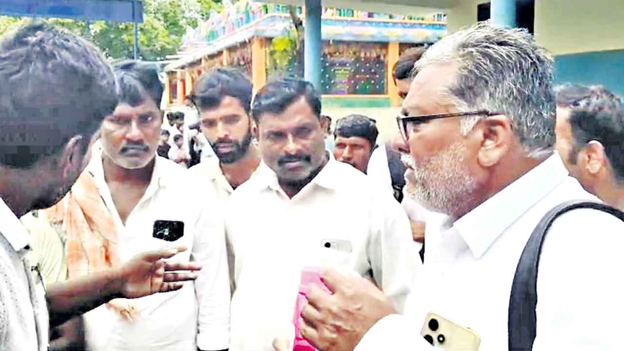 ఈ హెచ్‌ఎం మాకొద్దు..