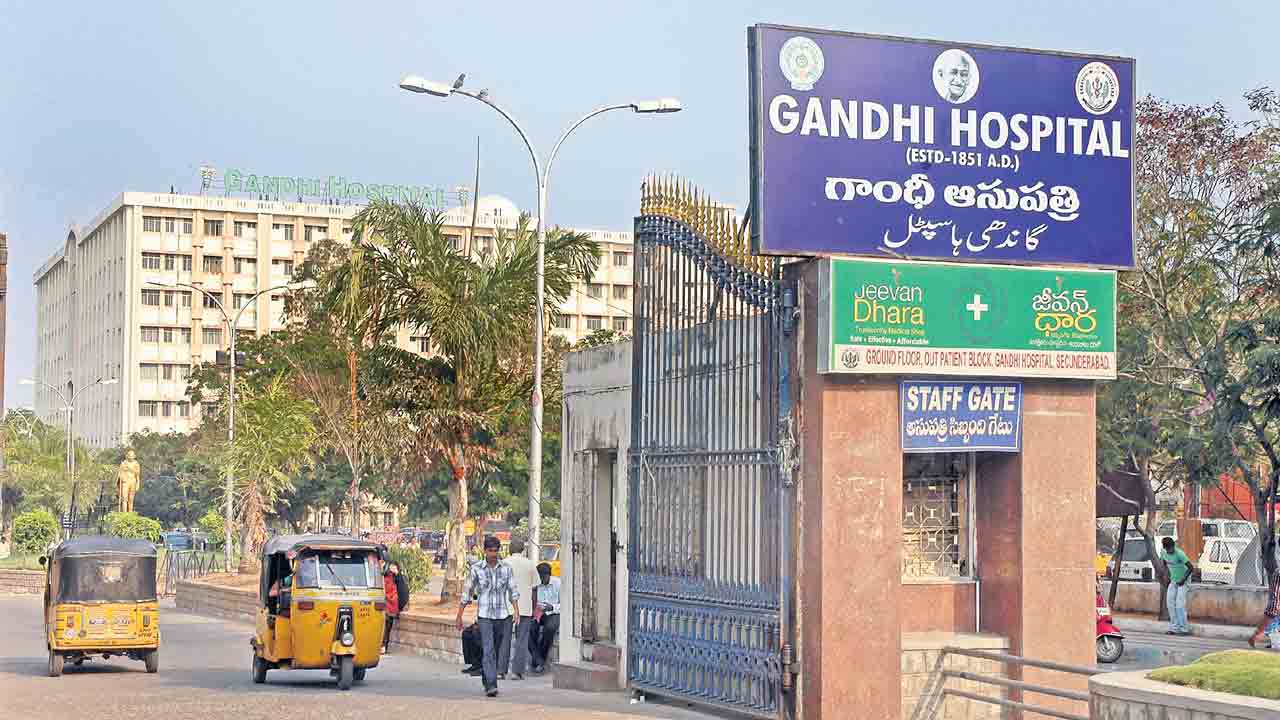 మళ్లీ పాత డ్రైనేజీ పైపులే!