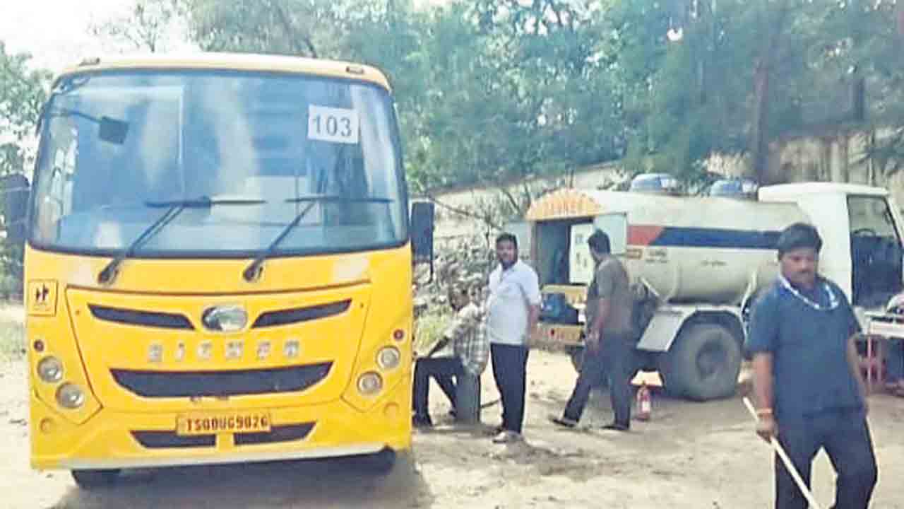 బల్దియా స్టిక్కర్తో పెట్రోల్ దందా