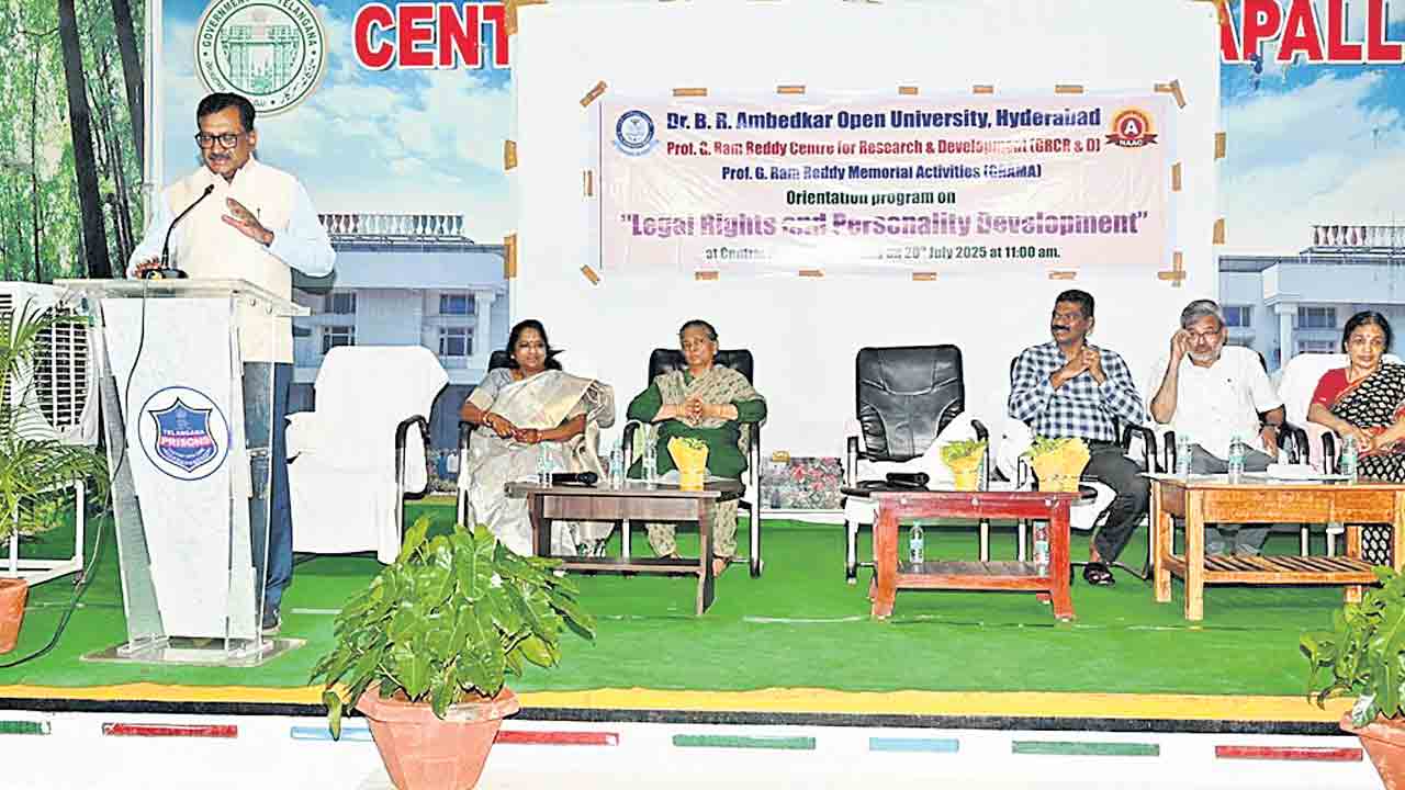 ఖైదీలకు విద్యనందించేందుకు కృషి