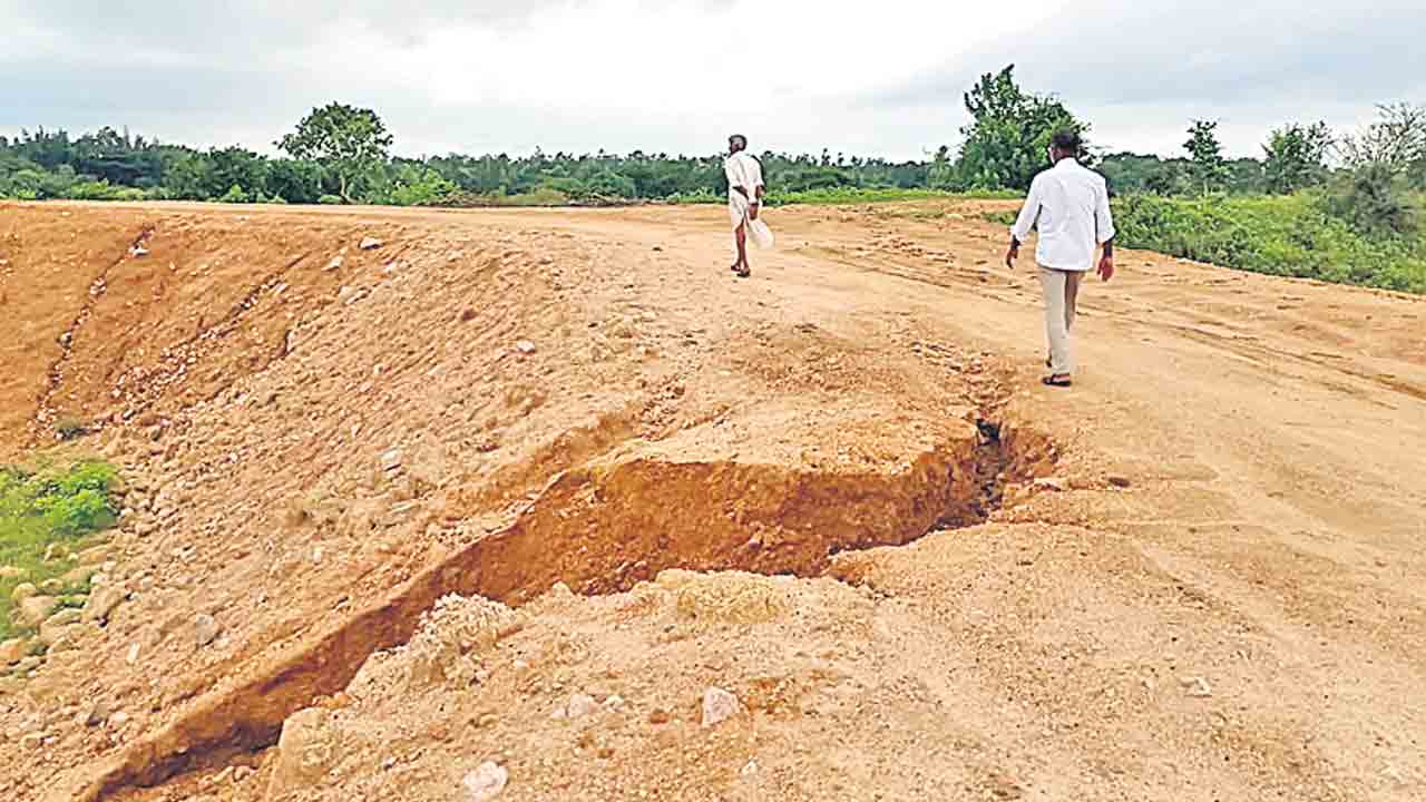 సీఎం ఇలాకా.. రోడ్లు ఇలాగా..?