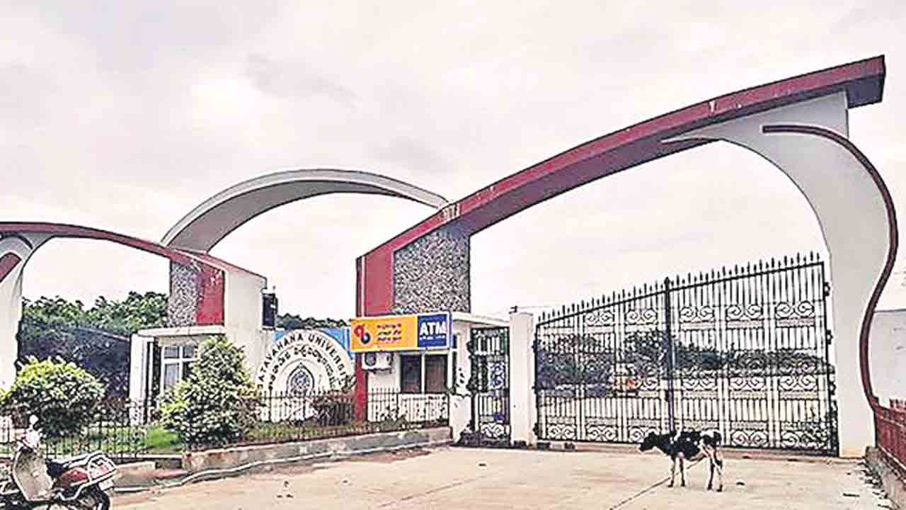 చిన్నవర్సిటీలపై చిన్నచూపు!