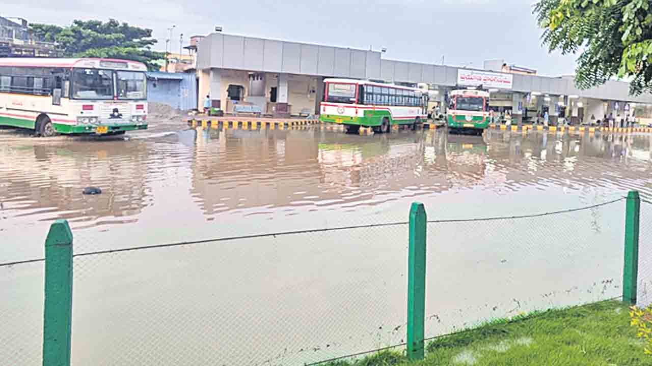 చినుకు పడితే చెరువే