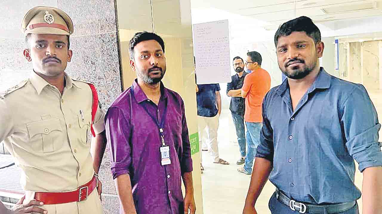 నిఖిల్‌ దవాఖానకు నోటీసులు