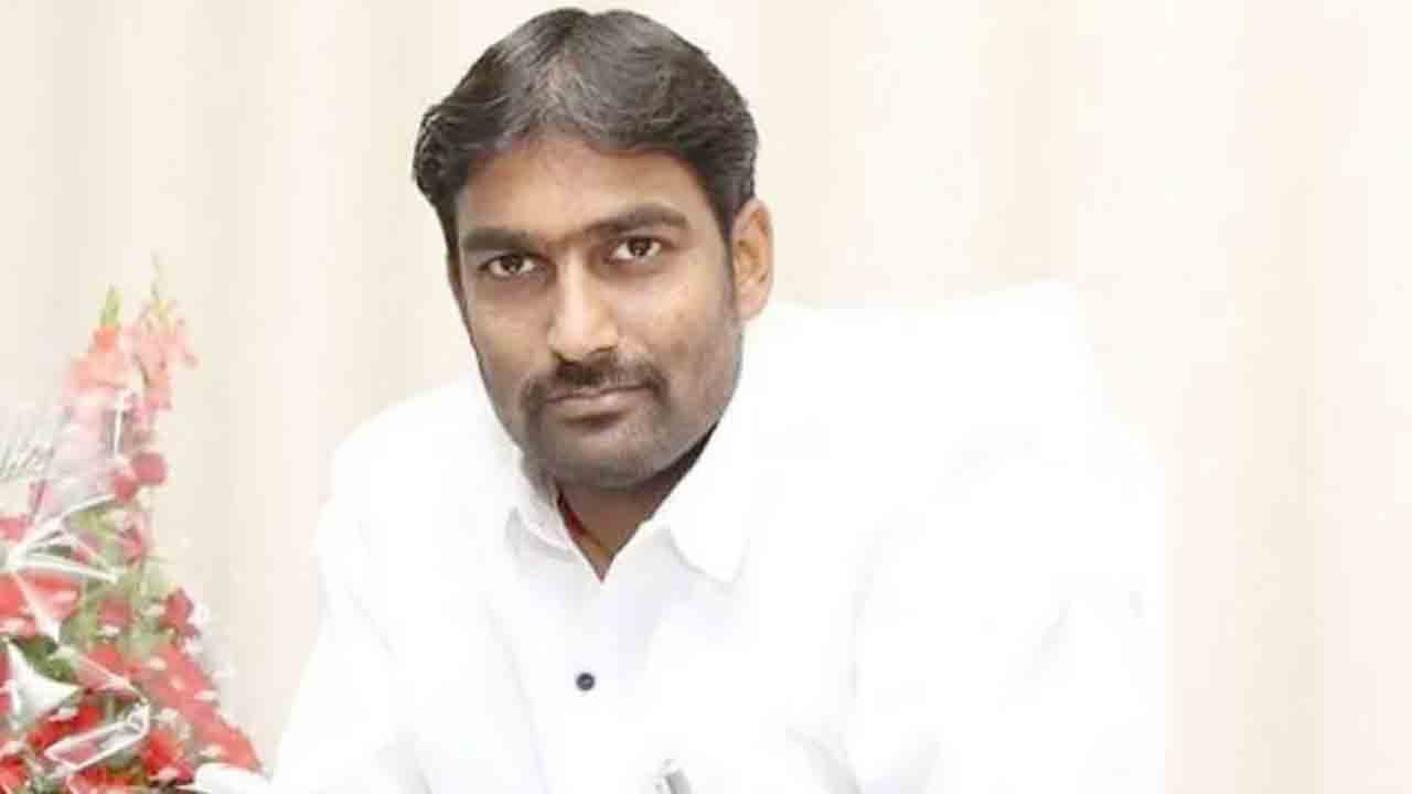 చెప్పింది వినకుంటే డ్రగ్స్ కేసులో ఇరికిస్తా